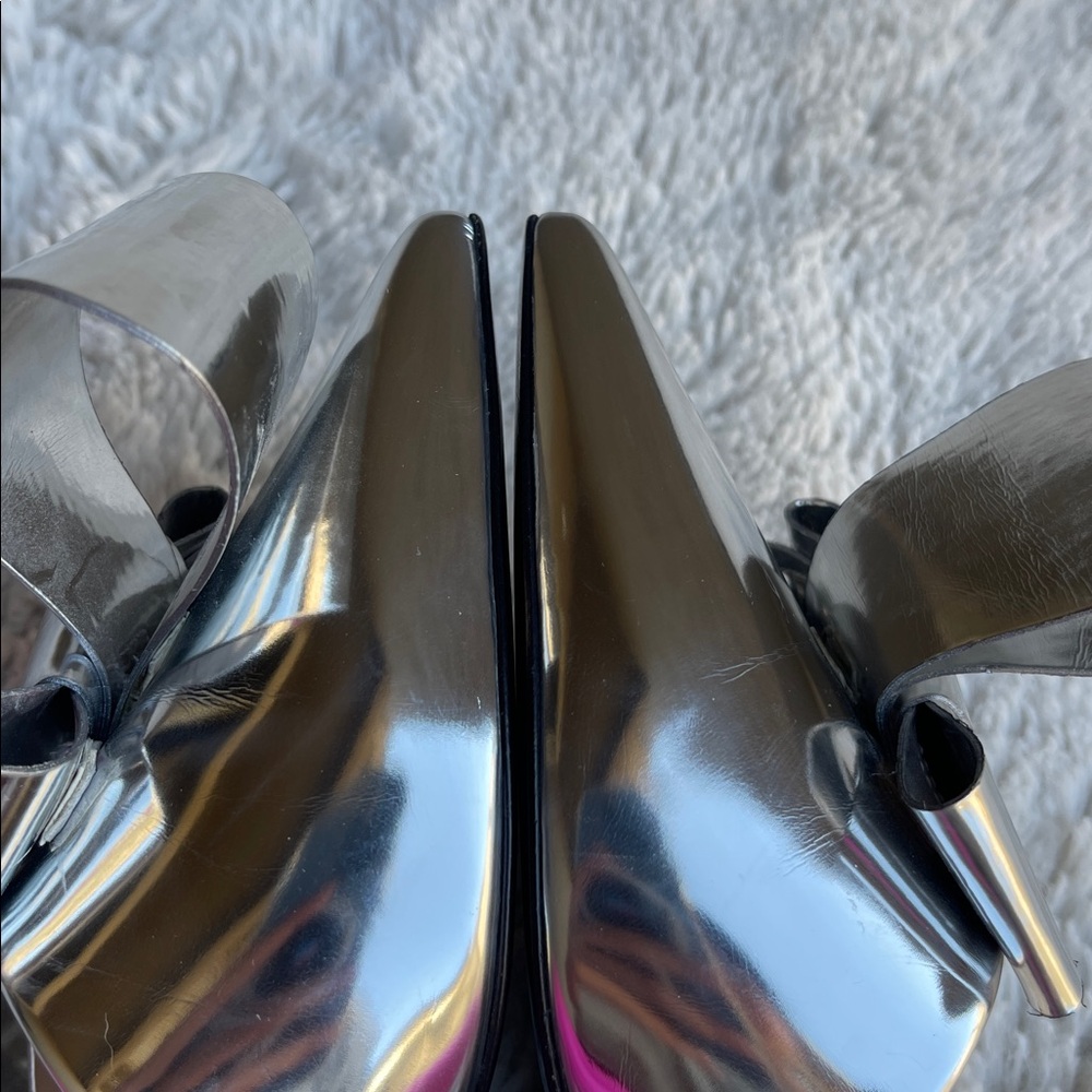 Delpozo patent leather pointed bow flat mules in silver size 37 - Picture 8 of 14